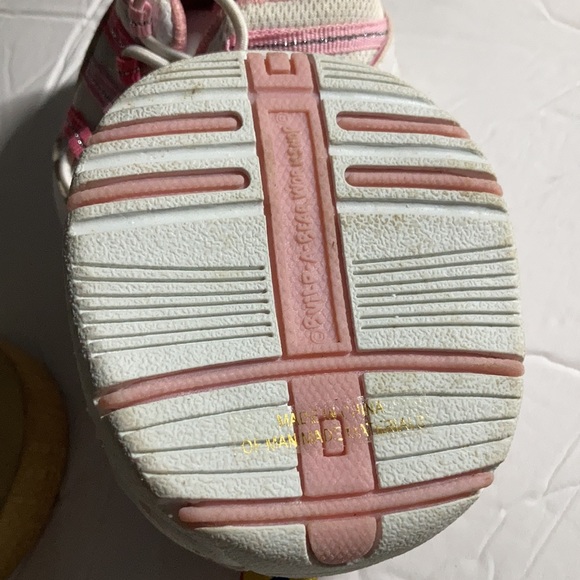 Skechers Dog Sneakers + Free Gift - Picture 3 of 5